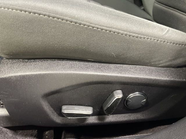 Used 2017 Ford Fusion SE w/ Fusion SE Technology Package image 12