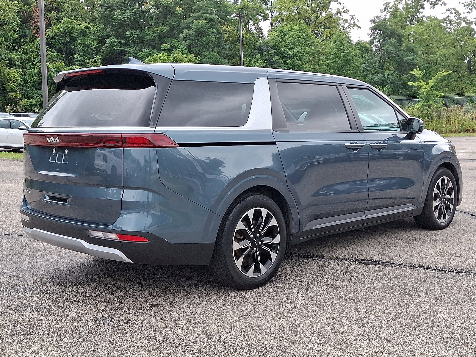Used 2024 Kia Carnival EX FWD image 6