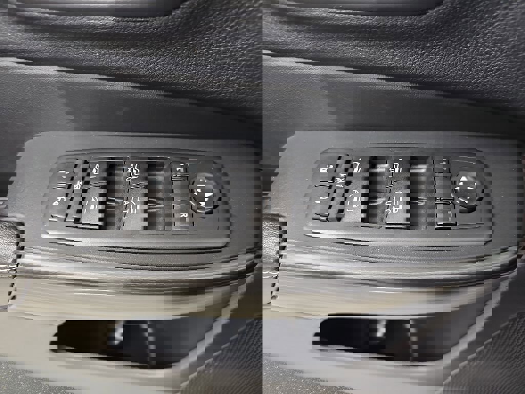 Used 2016 Jeep Cherokee Limited image 30