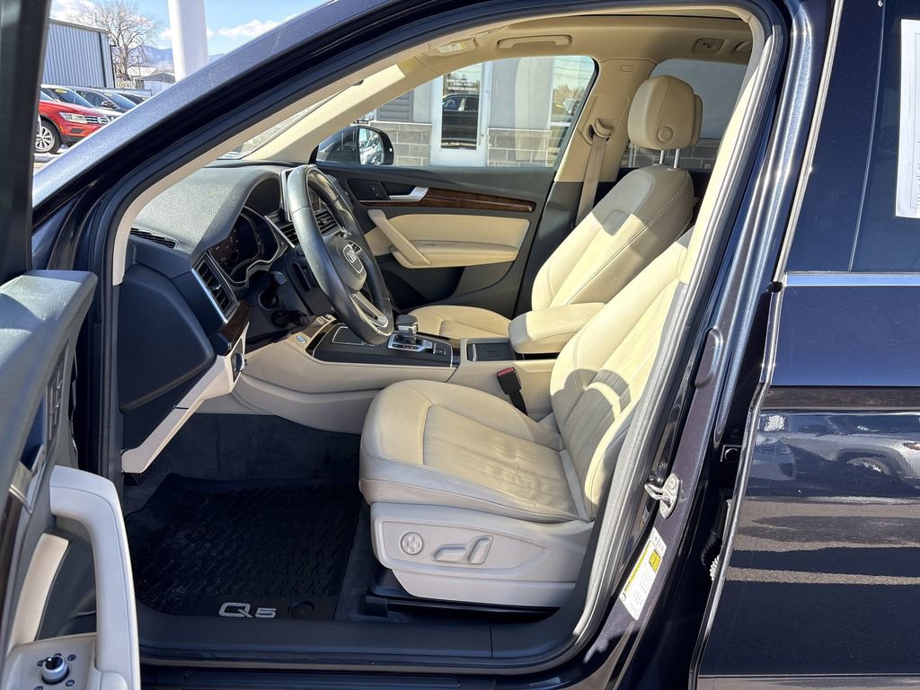 Used 2020 Audi Q5 2.0T Premium Plus w/ Premium Plus Package AWD/4WD image 26