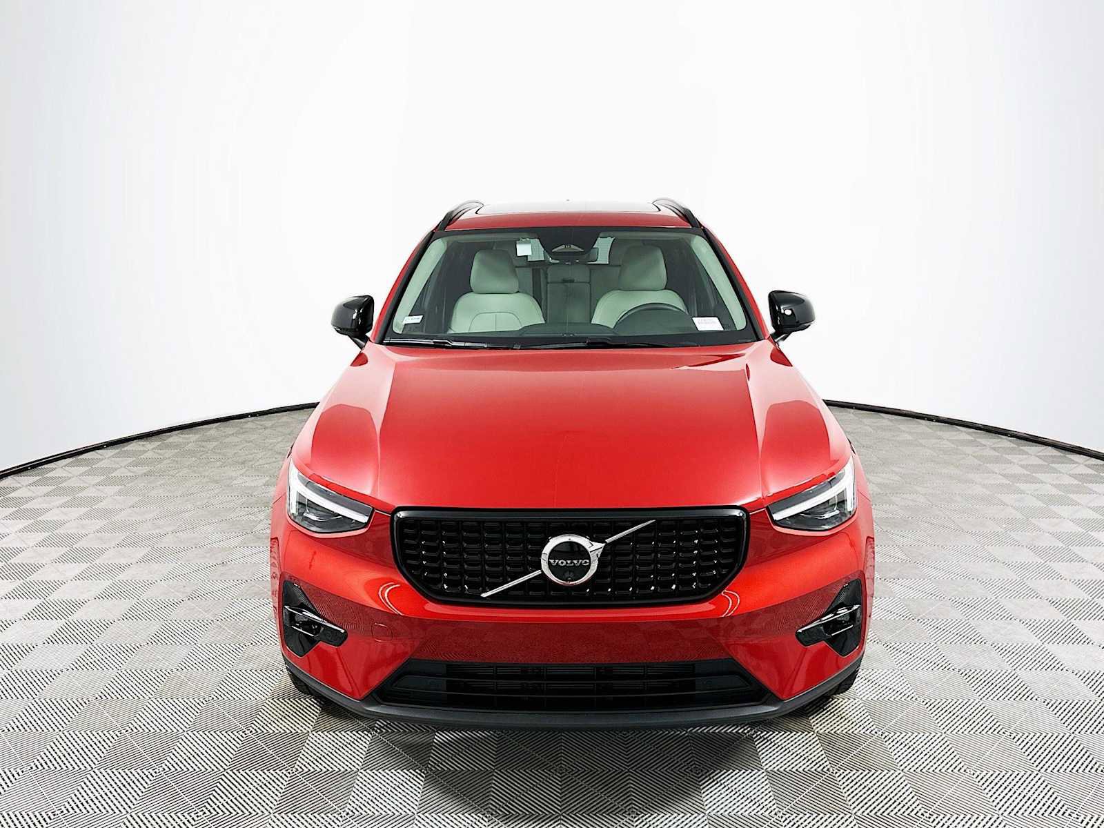 Used 2025 Volvo XC40 B5 Ultra w/ Climate Package AWD/4WD image 2