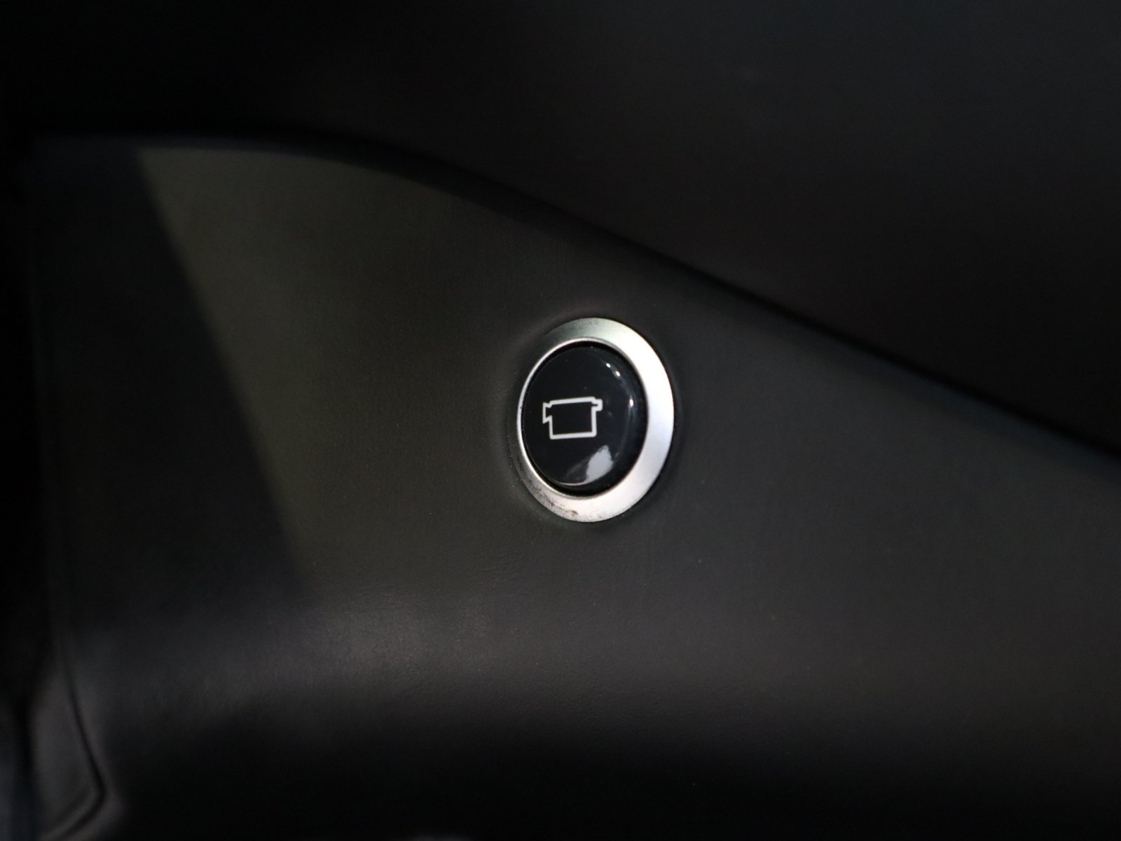 Used 2016 Ferrari California T RWD image 34