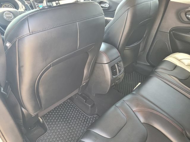Used 2022 Jeep Cherokee Trailhawk w/ Comfort/Convenience Group AWD/4WD image 12