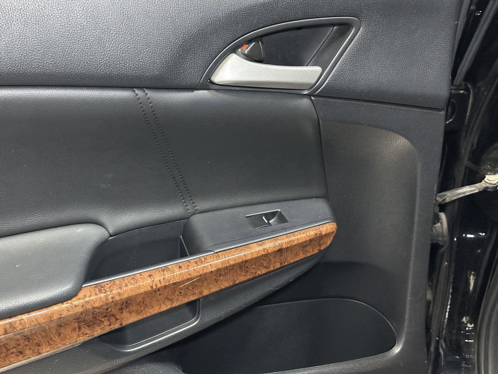 Used 2011 Honda Accord EX-L image 31