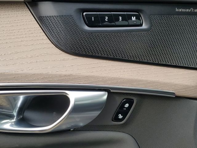 New 2026 Volvo XC90 B6 Plus w/ Protection Package Premier image 23