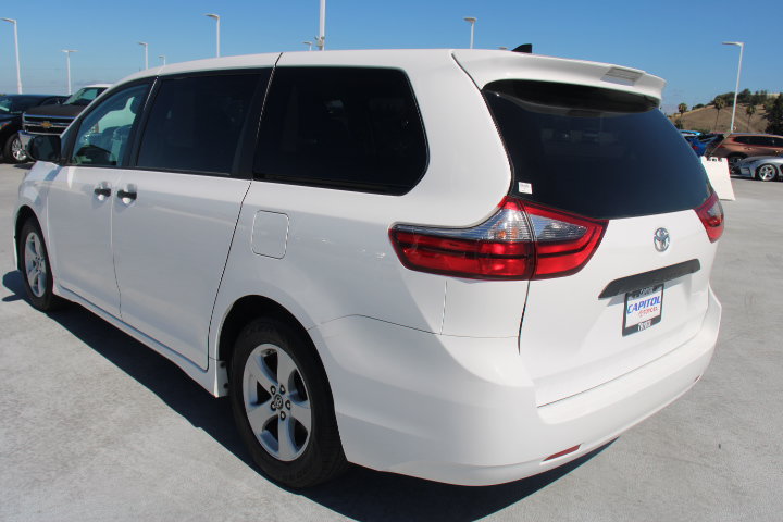 Used 2020 Toyota Sienna L FWD image 5