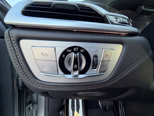 Used 2020 BMW 750i xDrive w/ M Sport Package AWD/4WD image 10