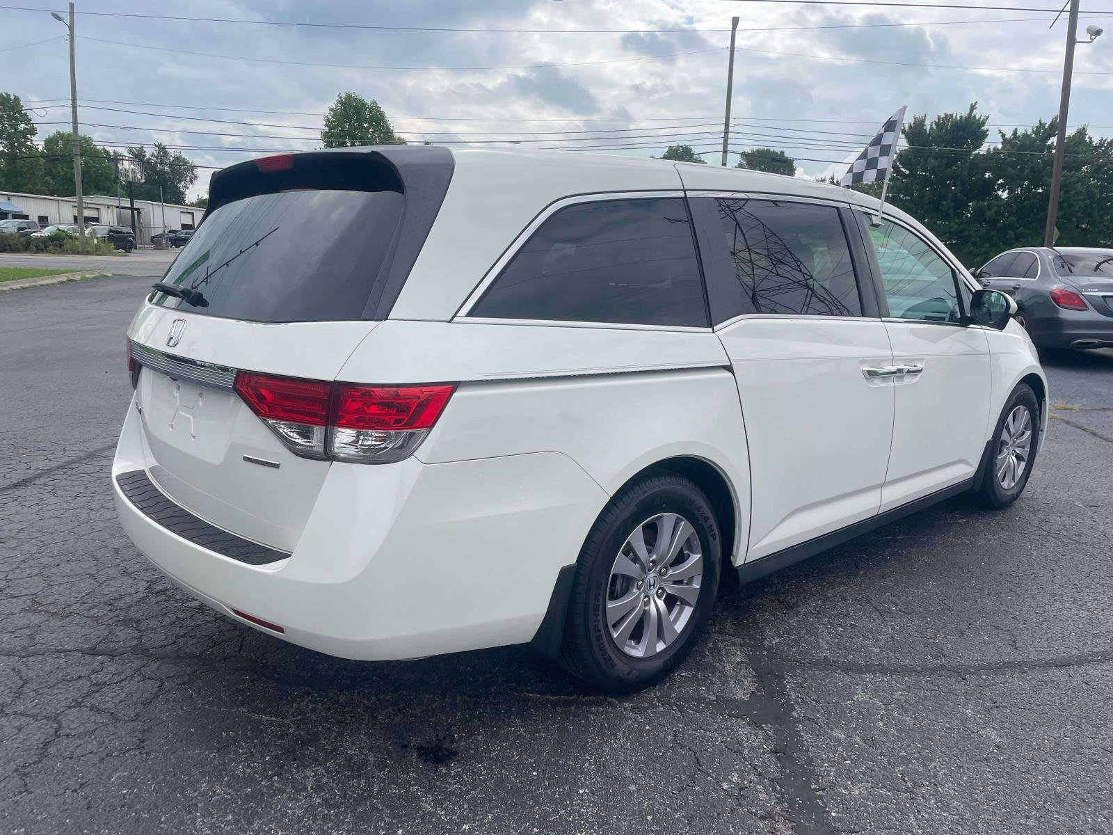 Used 2017 Honda Odyssey SE image 8