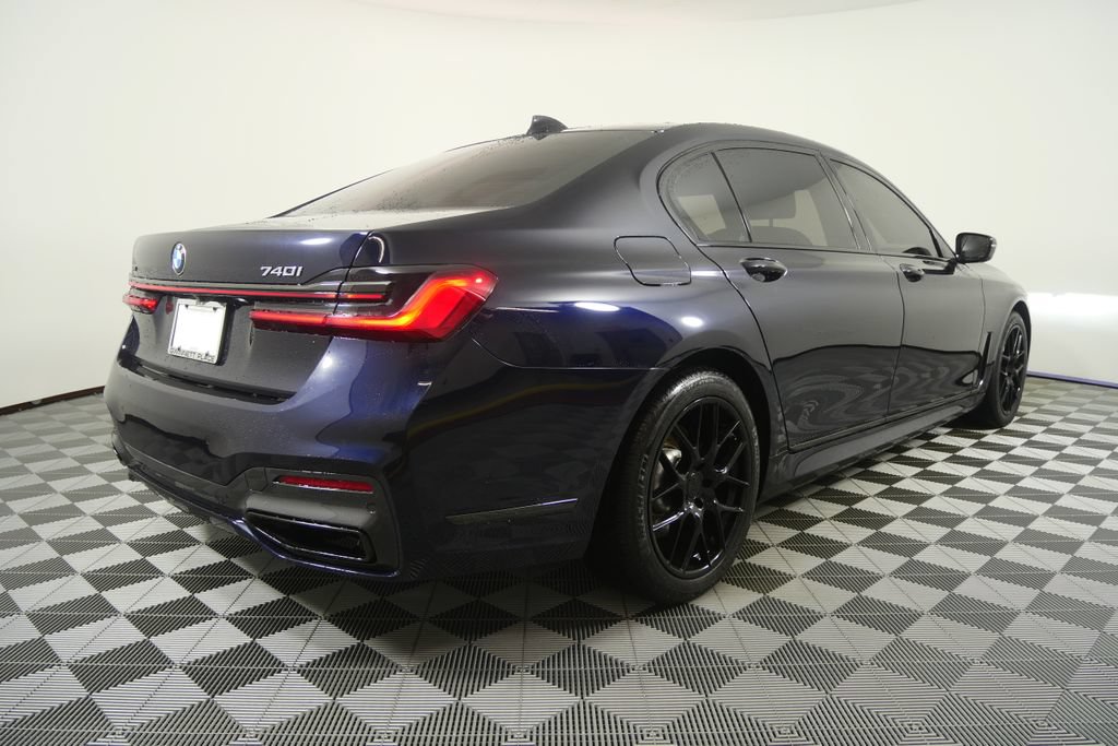 Used 2022 BMW 740i xDrive w/ M Sport Package AWD/4WD image 3