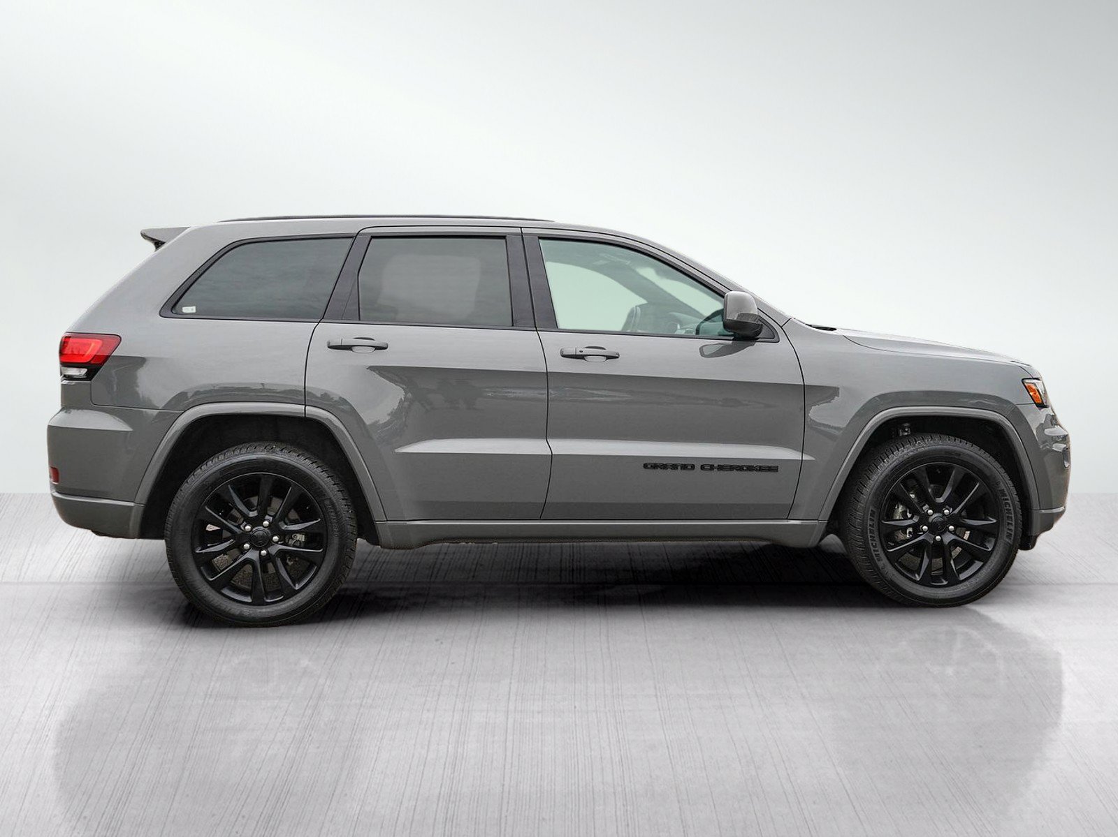 Used 2020 Jeep Grand Cherokee Altitude AWD/4WD image 6