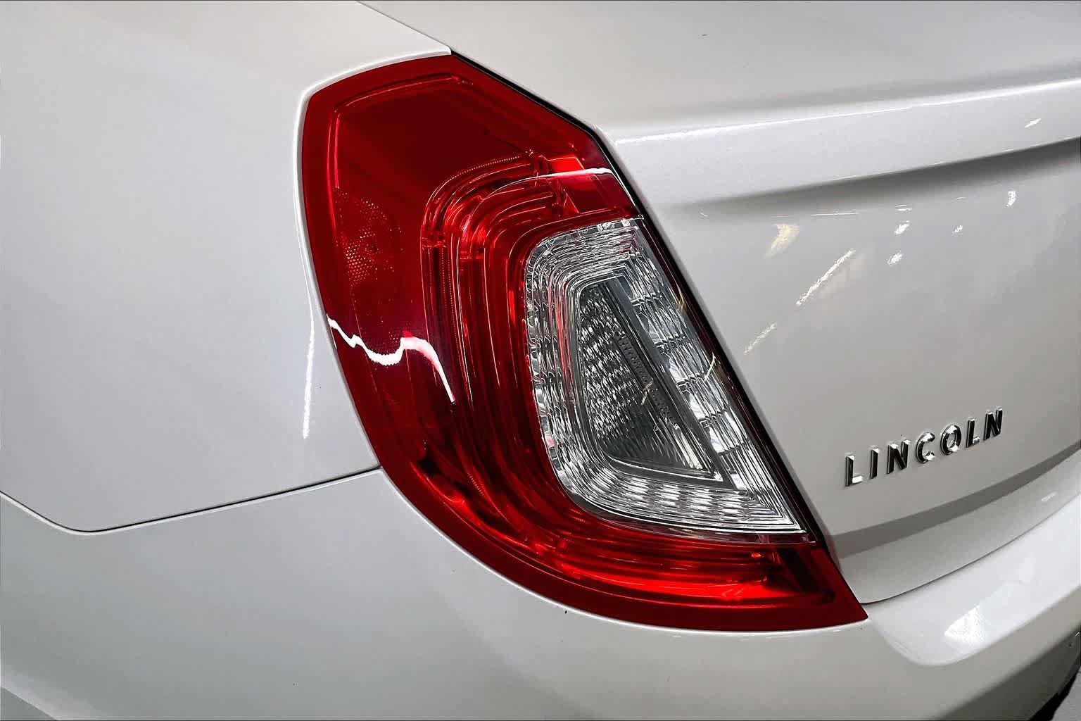 Used 2014 Lincoln MKS AWD w/ Equipment Group 101A image 28