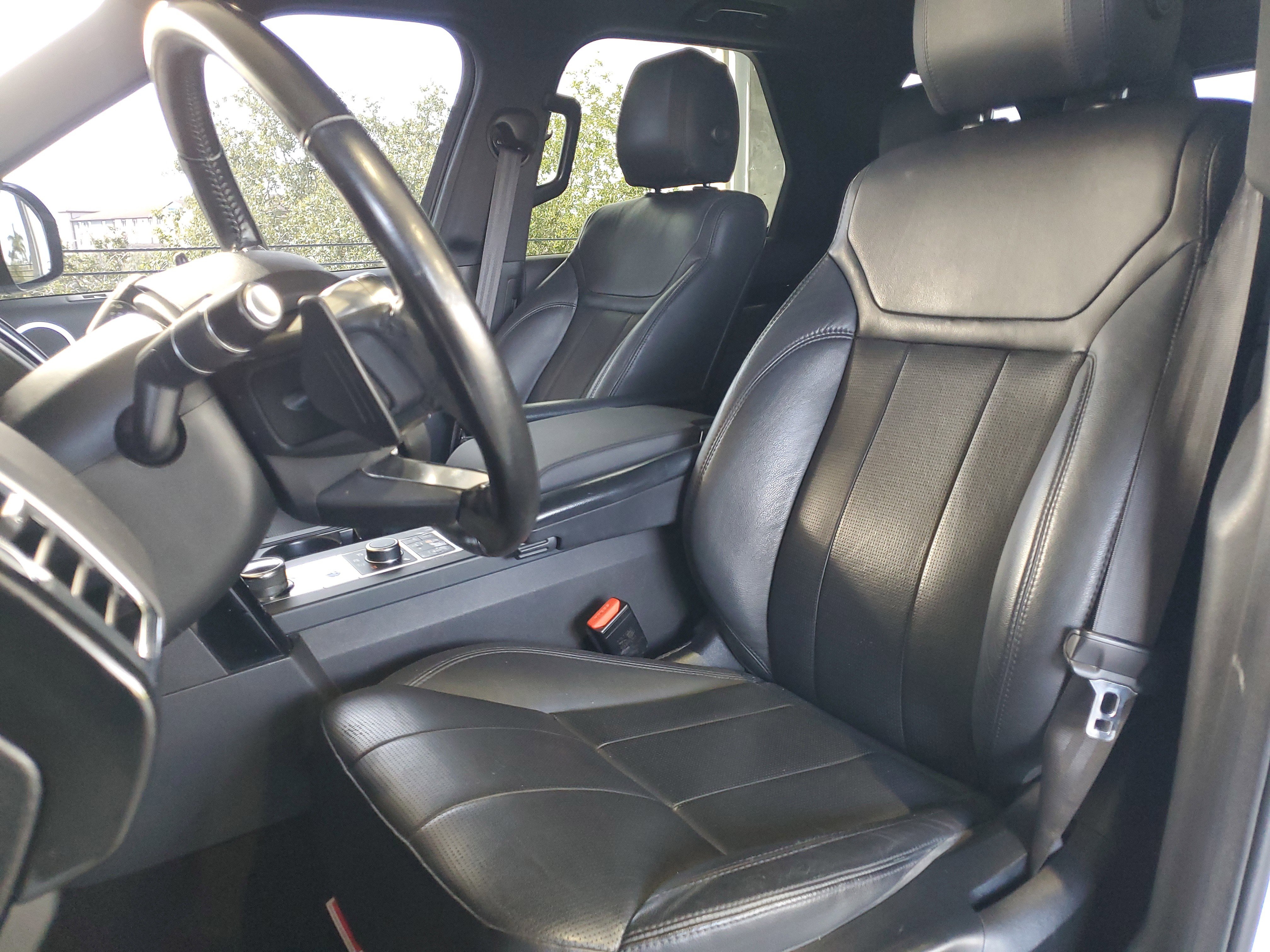 Used 2018 Land Rover Discovery SE AWD/4WD image 19