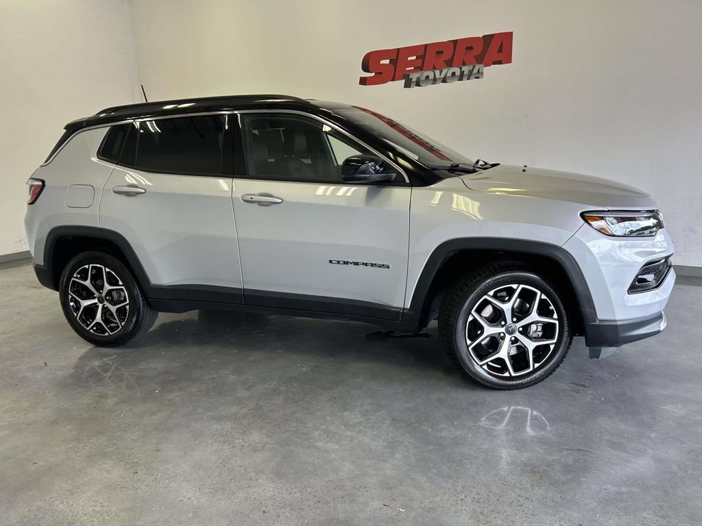 Used 2025 Jeep Compass Limited AWD/4WD image 2