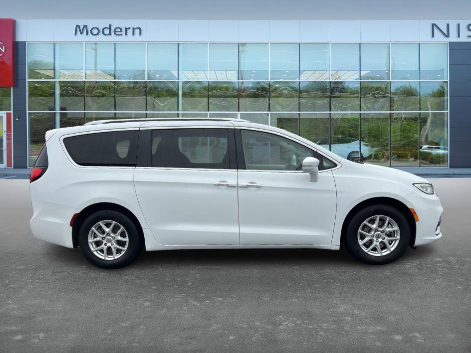 Used 2021 Chrysler Pacifica Touring-L image 4