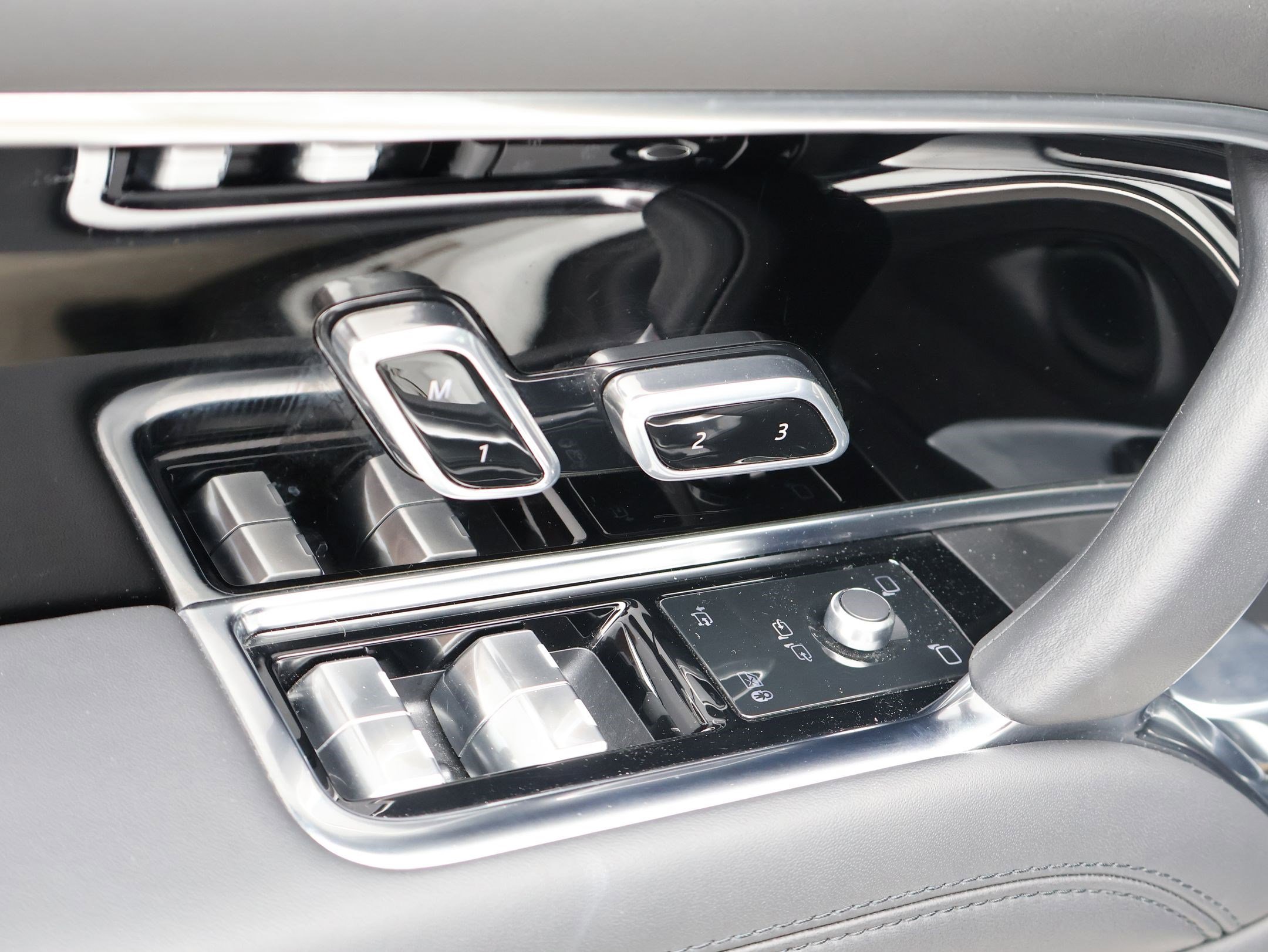 Certified 2024 Land Rover Range Rover Long Wheelbase SE image 13