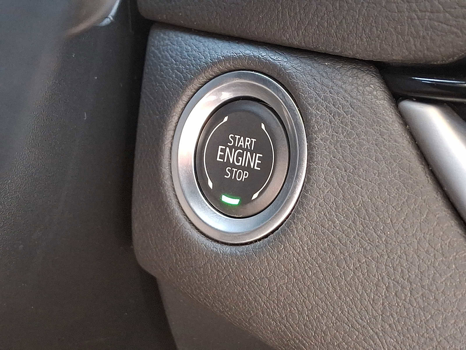 Certified 2025 Cadillac XT4 Sport image 34