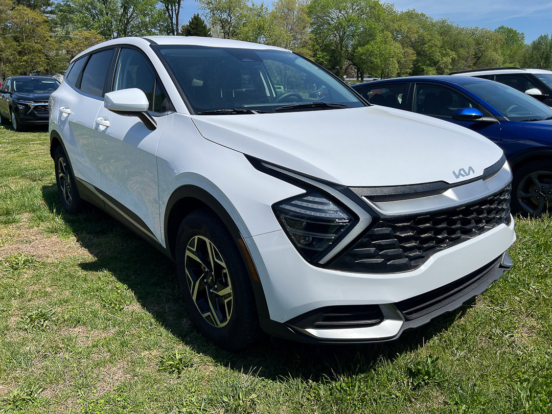 Used 2025 Kia Sportage LX FWD image 7