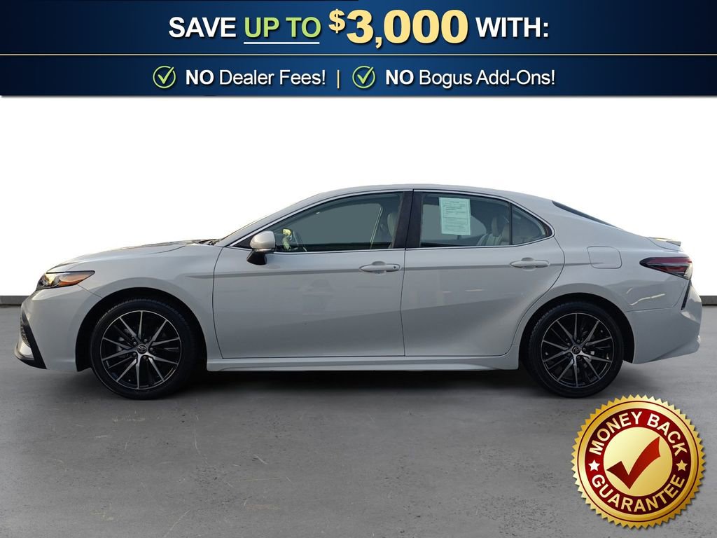 Used 2023 Toyota Camry SE image 2