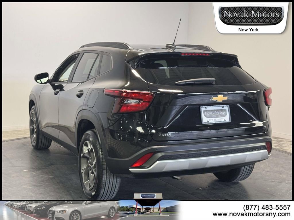 Used 2025 Chevrolet Trax LT w/ Driver Confidence Package image 7