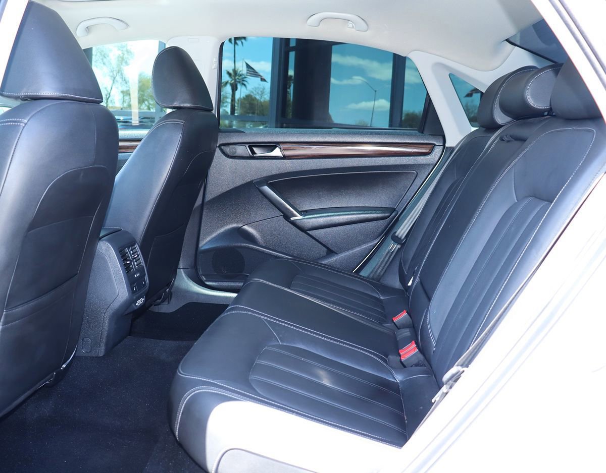 Used 2020 Volkswagen Passat 2.0T SEL FWD image 30