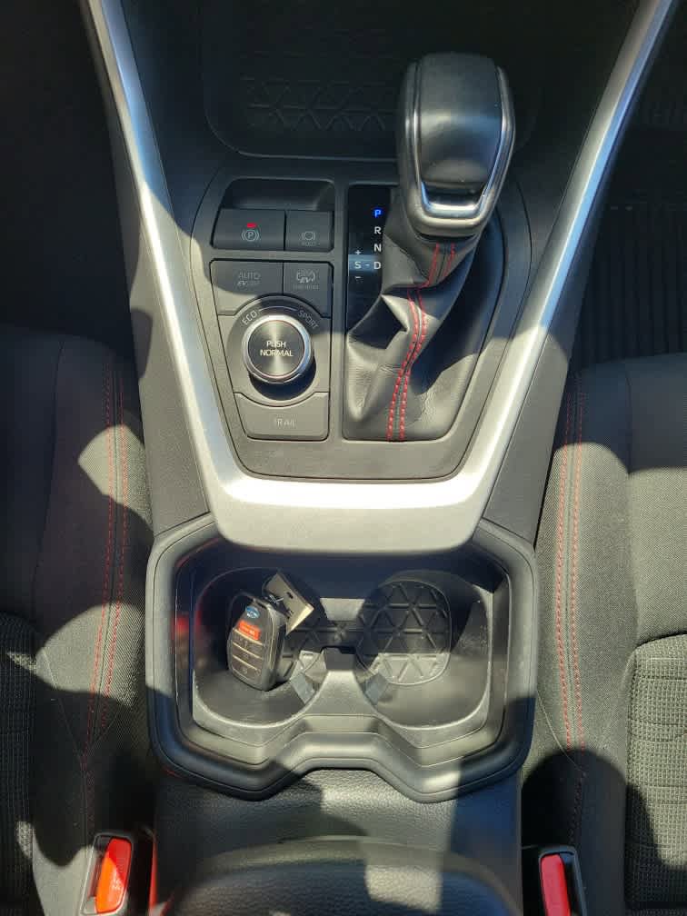 Used 2021 Toyota RAV4 SE w/ Weather & Moonroof Package AWD/4WD image 18