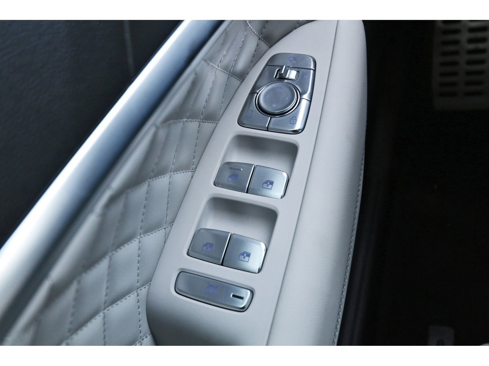 Used 2025 Genesis G70 3.3T Advanced w/ Sport Prestige Package image 22