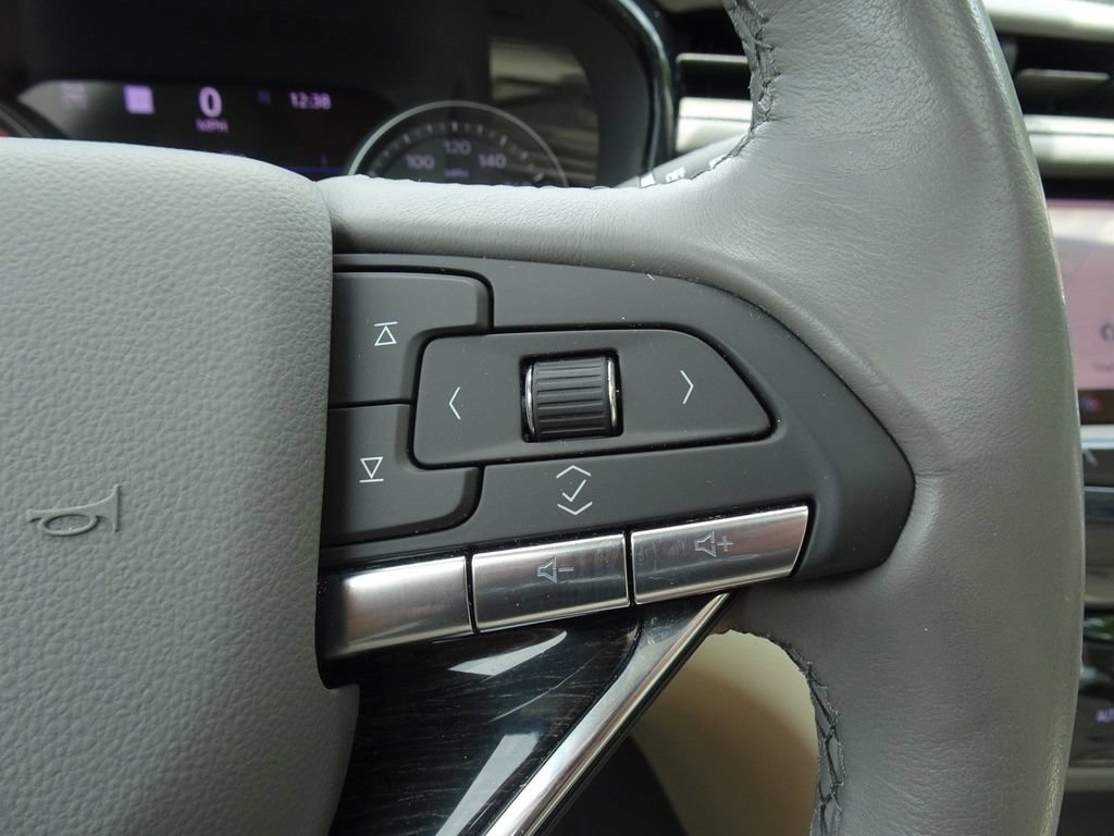 Used 2024 Cadillac XT6 Premium Luxury w/ Technology Package AWD/4WD image 23