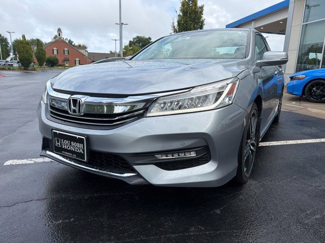 Used 2017 Honda Accord Touring image 2