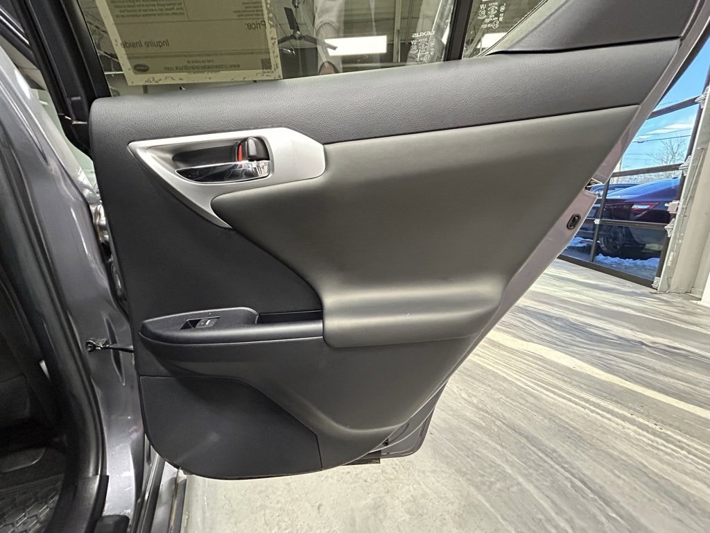 Used 2012 Lexus CT 200h Premium image 39