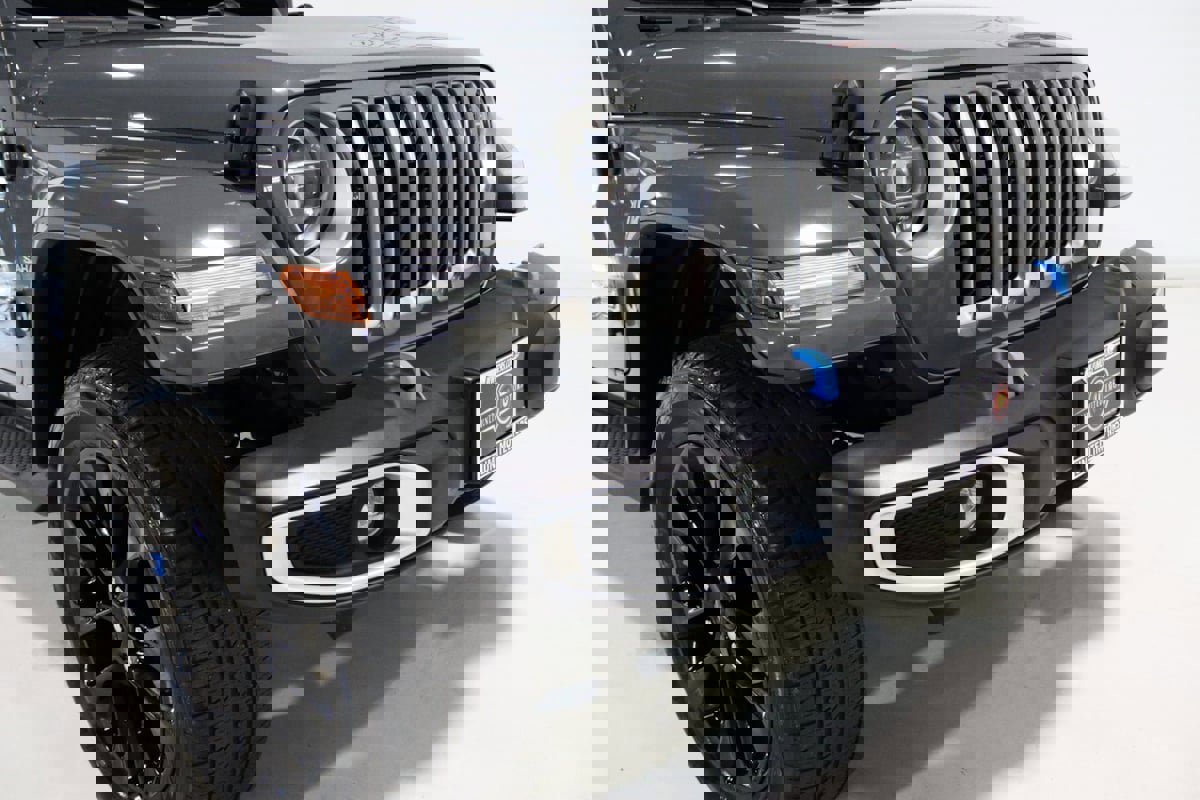 Used 2022 Jeep Wrangler Unlimited Sahara w/ Cold Weather Group image 32