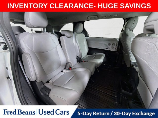 Used 2025 Toyota Sienna XLE FWD image 35