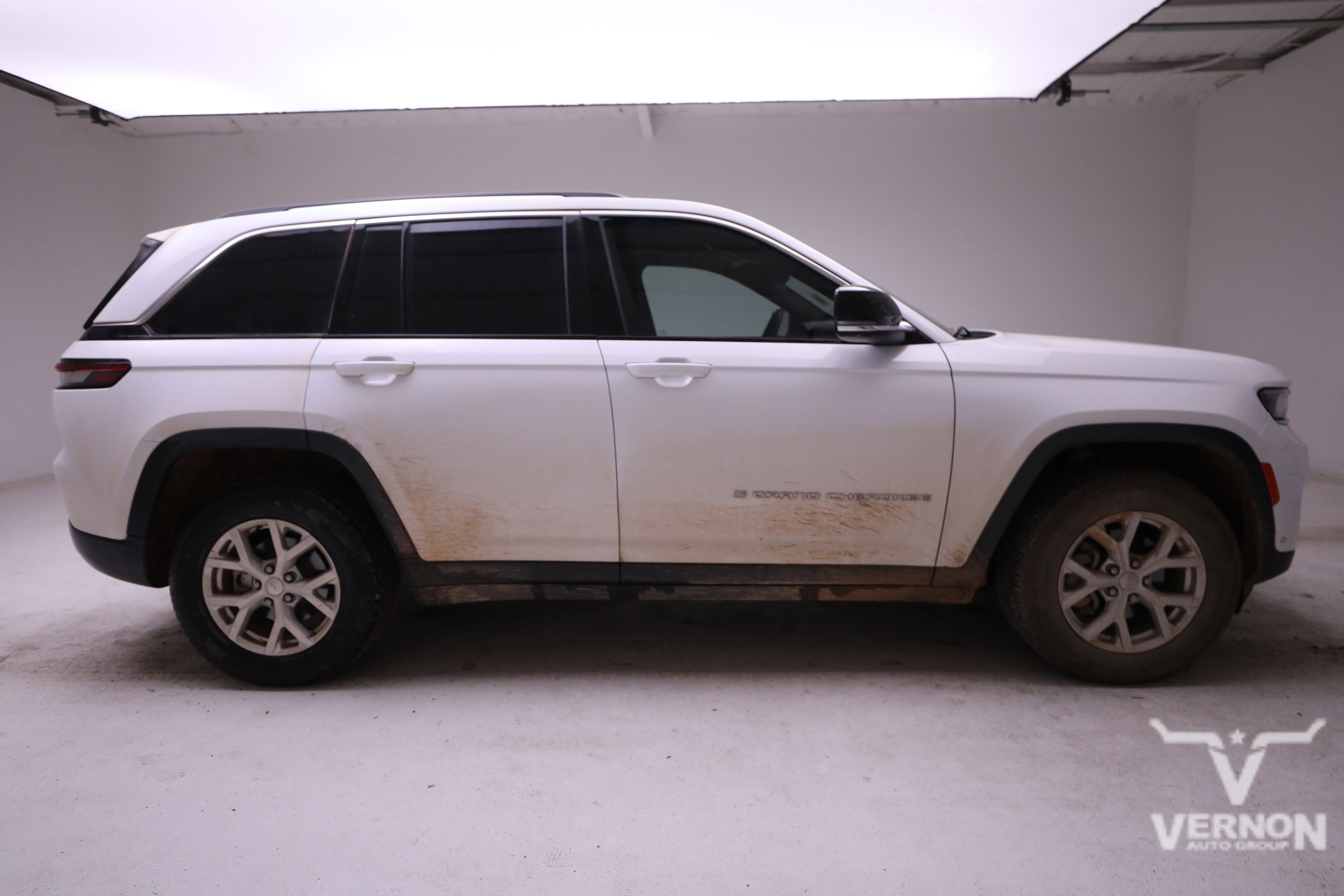 Used 2023 Jeep Grand Cherokee Limited w/ Luxury Tech Group II image 5