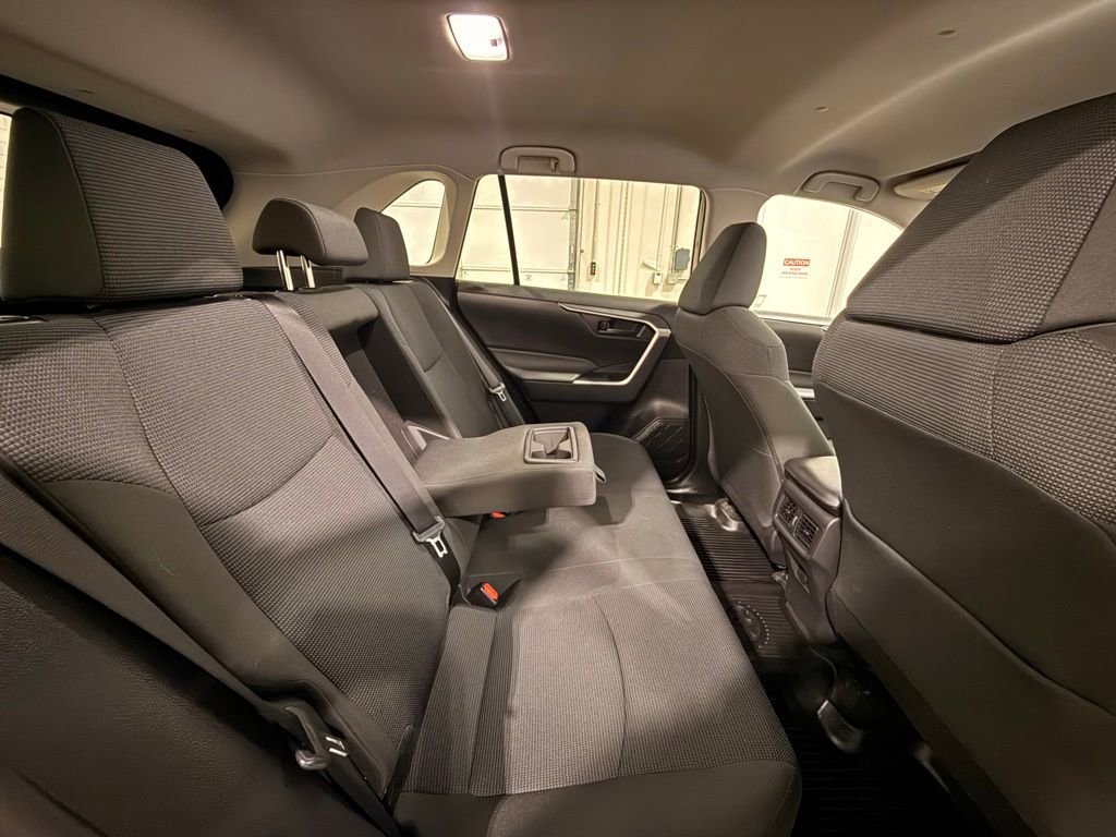 Used 2022 Toyota RAV4 LE FWD image 27