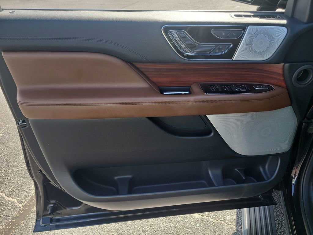 Certified 2024 Lincoln Navigator L Reserve AWD/4WD image 16