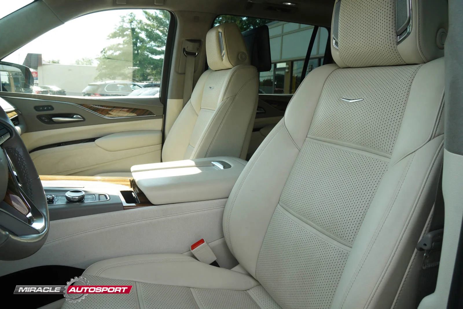 Used 2021 Cadillac Escalade ESV Premium Luxury Platinum AWD/4WD image 19