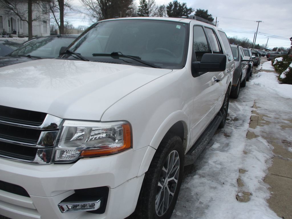 Used 2017 Ford Expedition XLT w/ Equipment Group 202A image 3