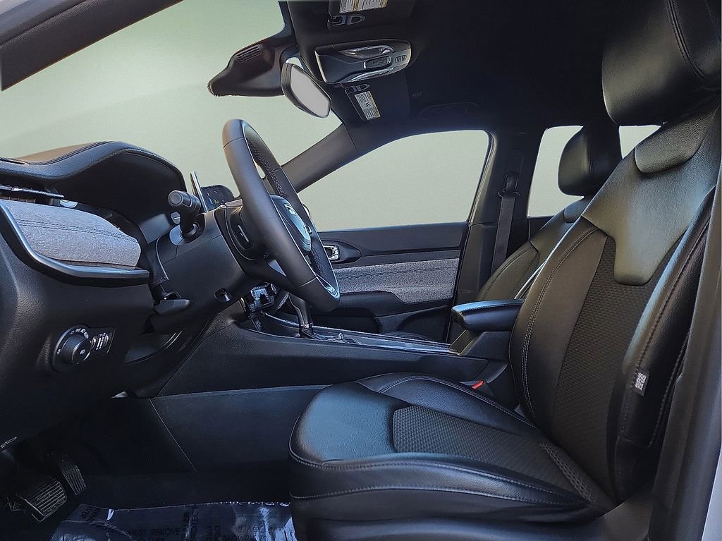 Used 2024 Jeep Compass Latitude image 24