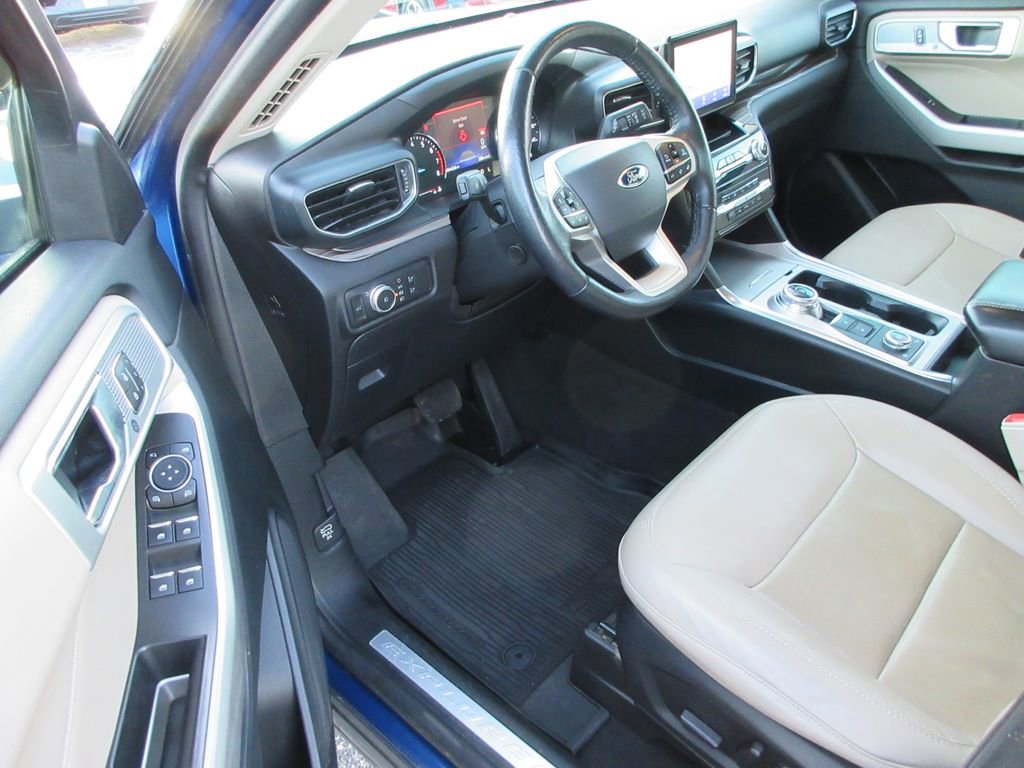 Used 2022 Ford Explorer Limited w/ Equipment Group 301A AWD/4WD image 14