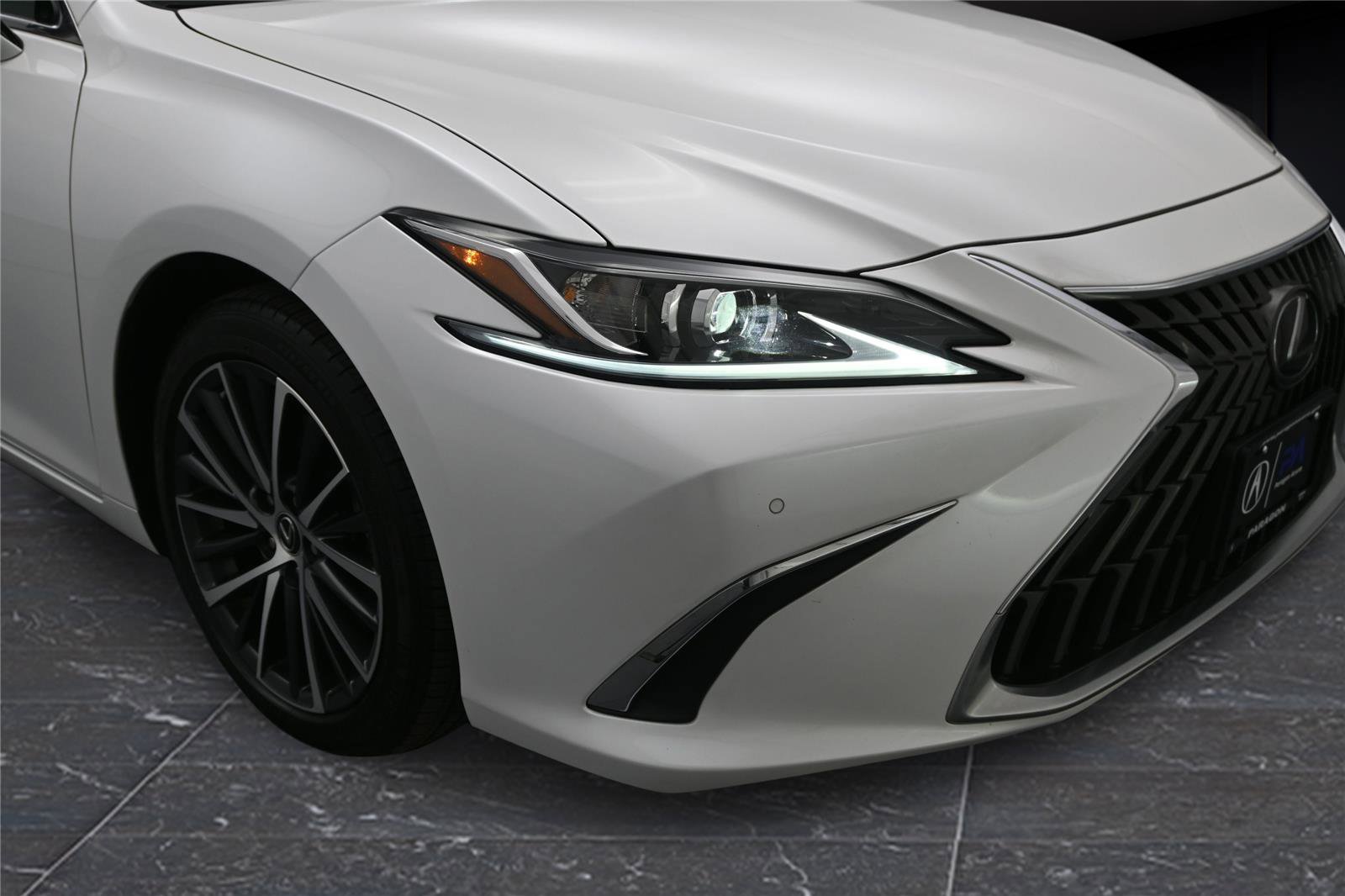 Used 2023 Lexus ES 350 w/ Premium Package FWD image 13