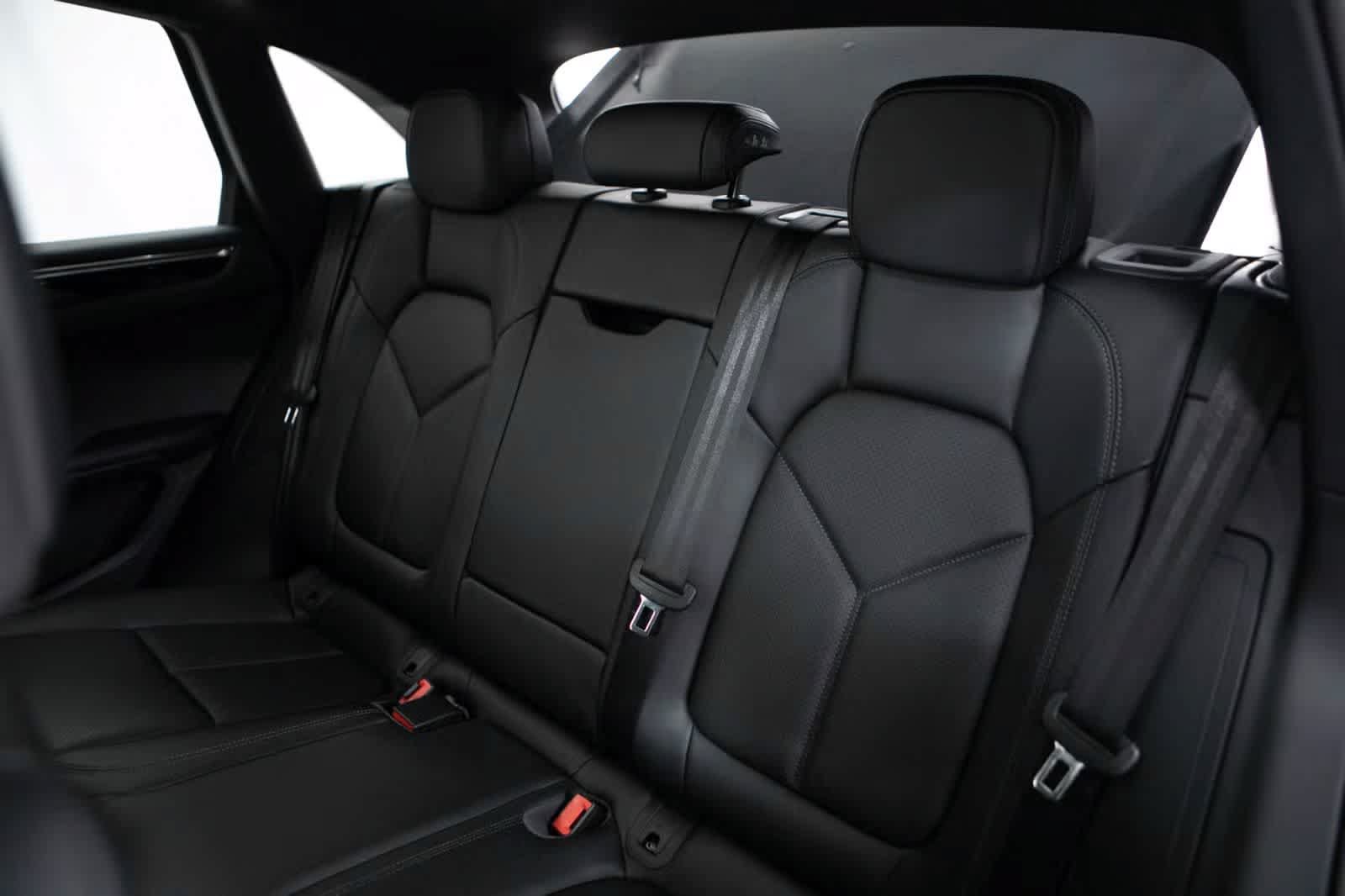 Used 2026 Porsche Macan AWD/4WD image 36