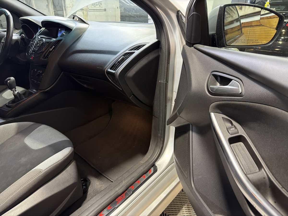 Used 2014 Ford Focus ST image 19