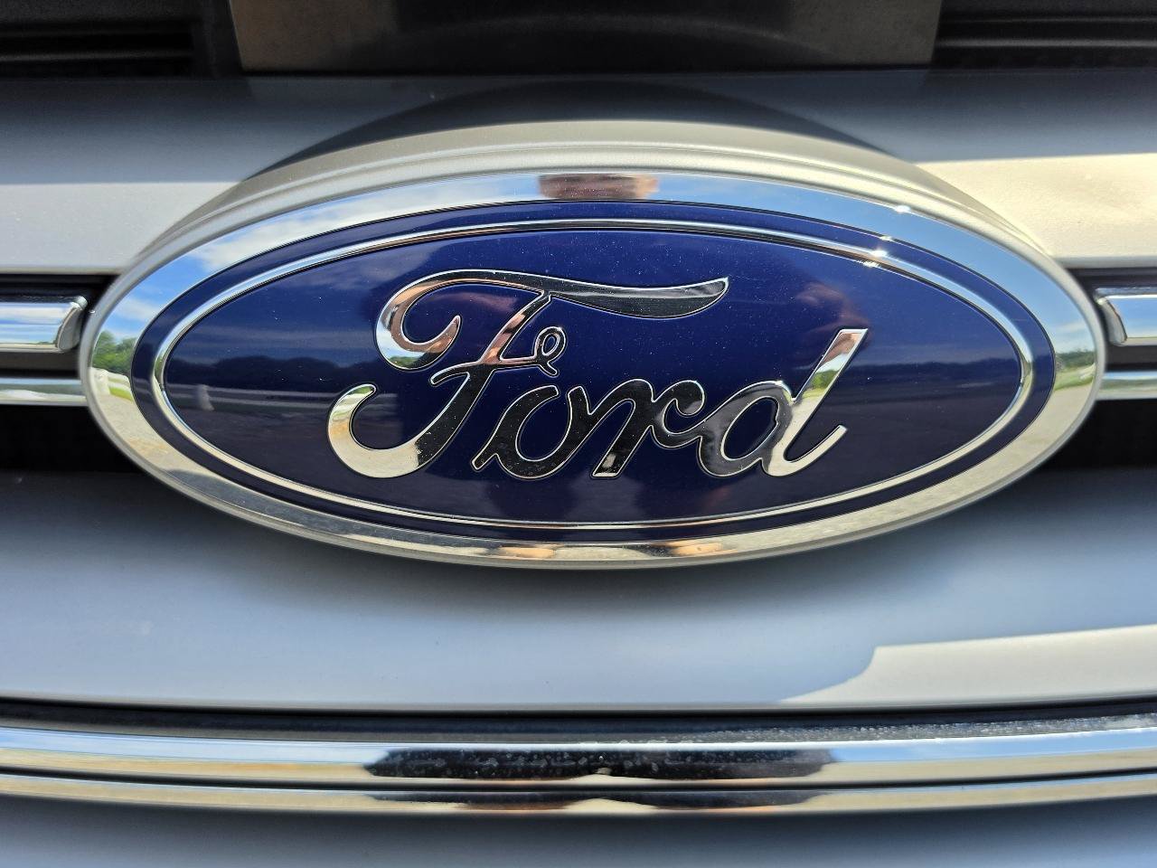 Used 2015 Ford Edge Titanium w/ Technology Package FWD image 25