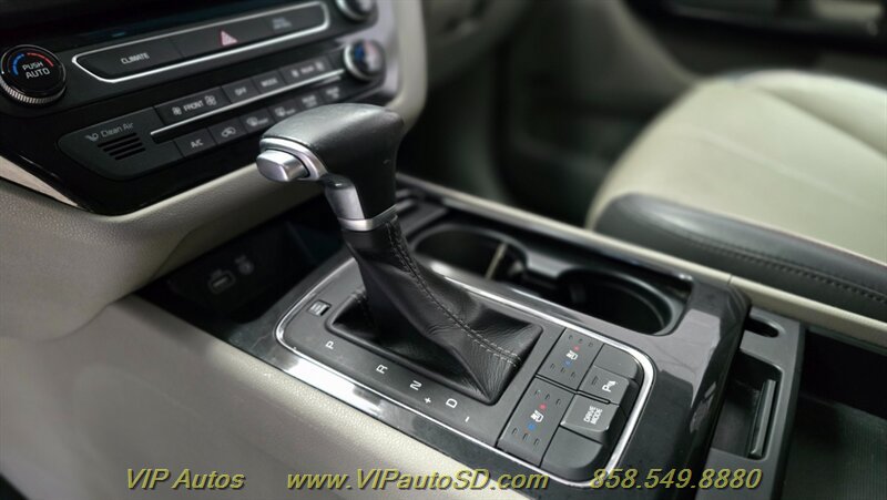 Used 2017 Kia Sedona SX FWD image 23