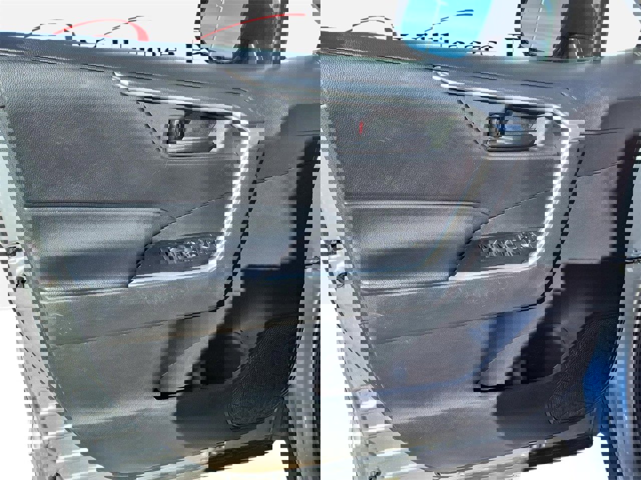 Used 2020 Toyota RAV4 LE image 11