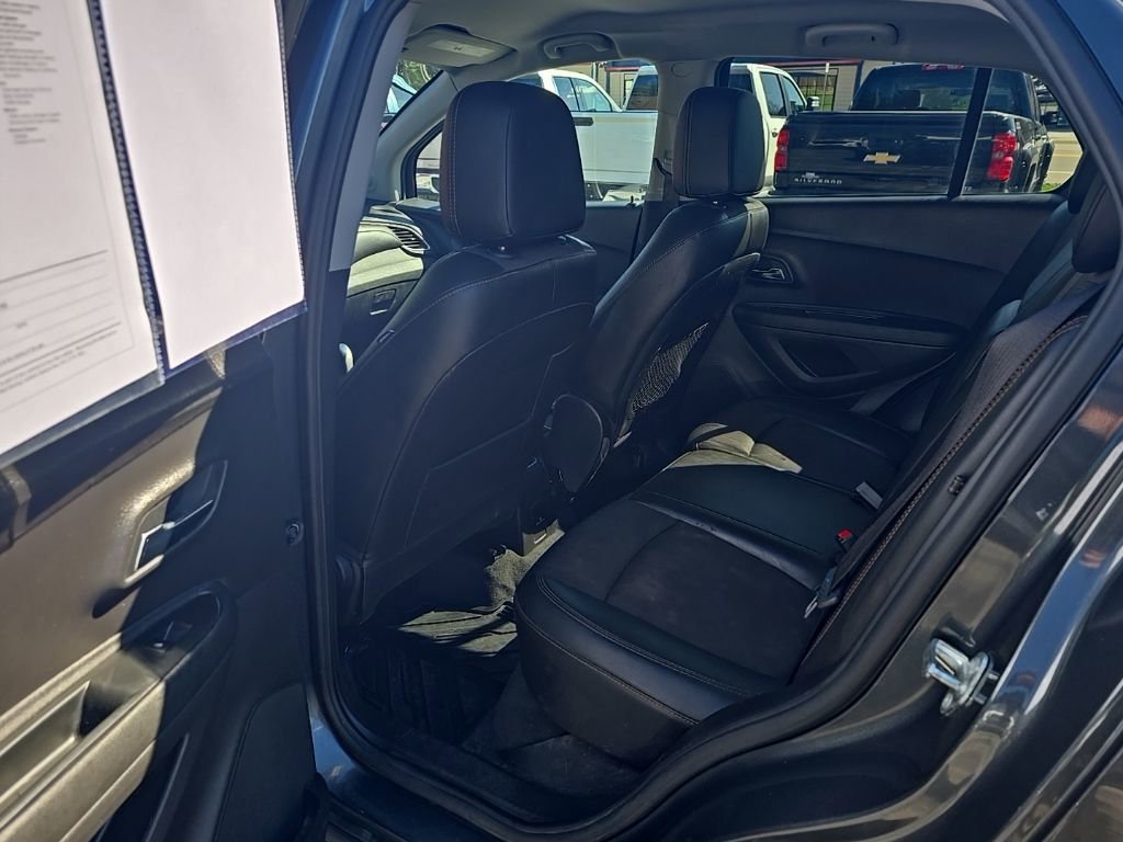 Used 2017 Chevrolet Trax LT w/ LT Convenience Package AWD/4WD image 13