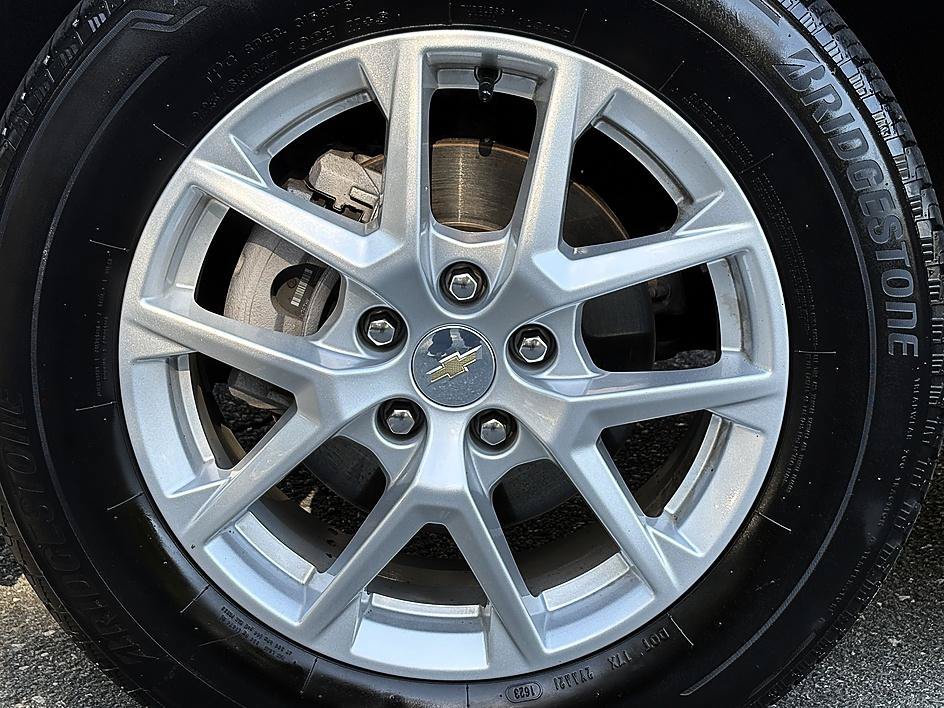 Used 2023 Chevrolet Equinox LS w/ Driver Confidence II Package AWD/4WD image 8