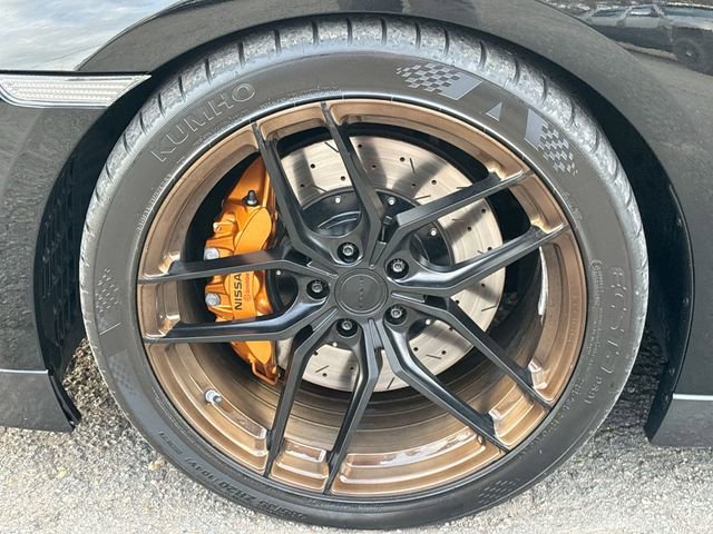 Used 2011 Nissan GT-R Premium image 14