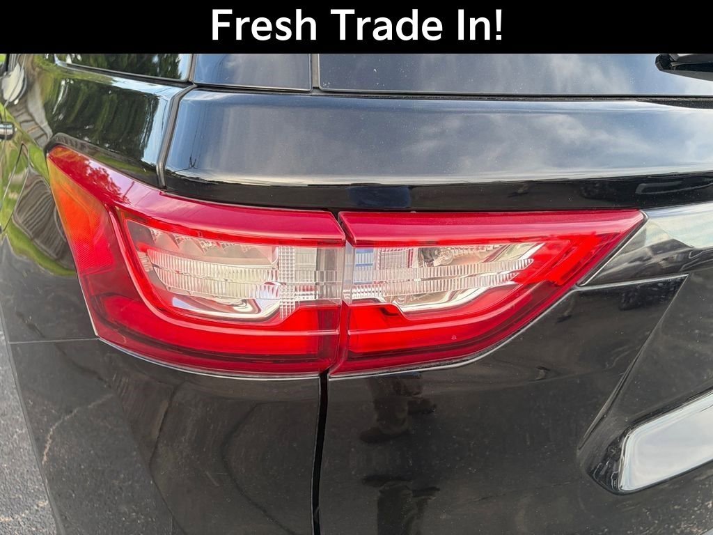 Used 2021 Chevrolet Traverse RS w/ LPO, Floor Liner Package FWD image 11