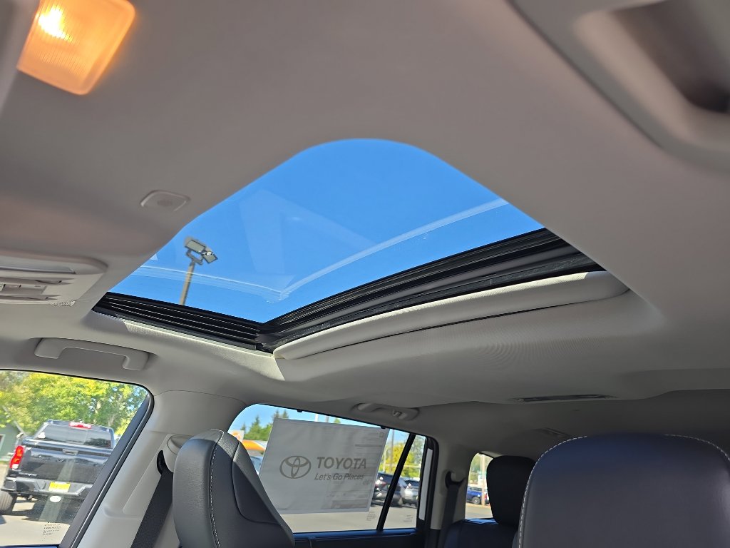 New 2025 Toyota Highlander XLE image 14