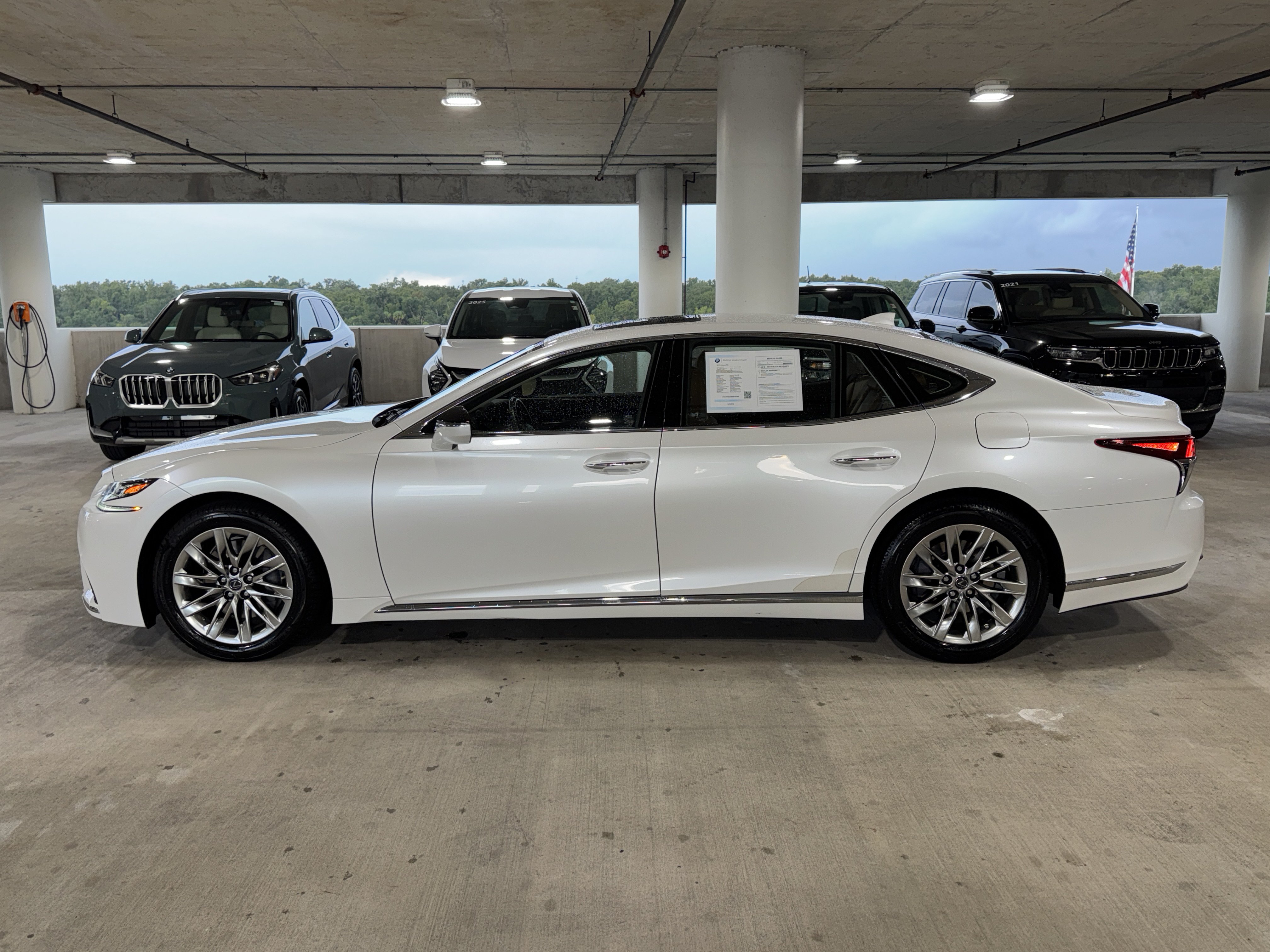 Used 2019 Lexus LS 500 w/ Accessory Package (Z2) RWD image 5